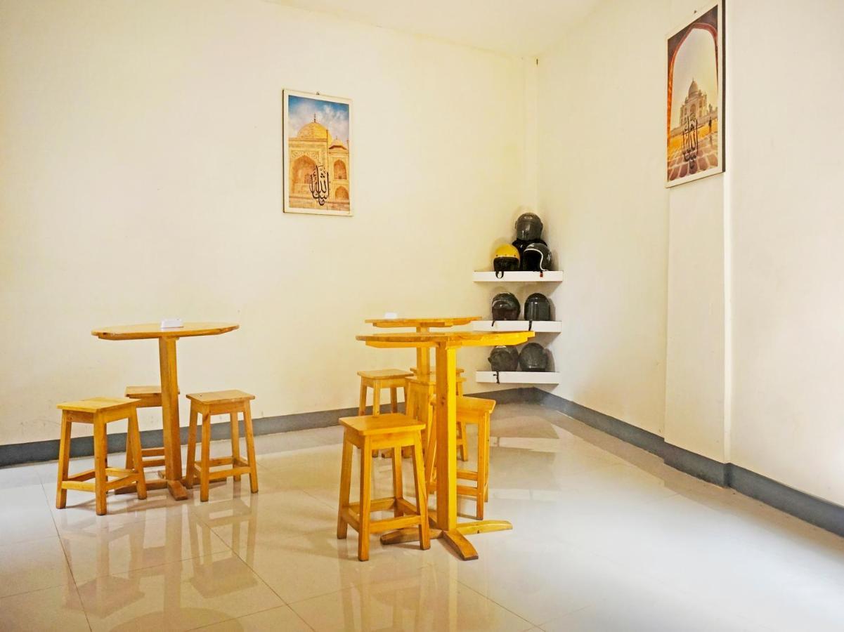 Oyo 91412 Ameera Inn Syariah Jakarta Exterior foto